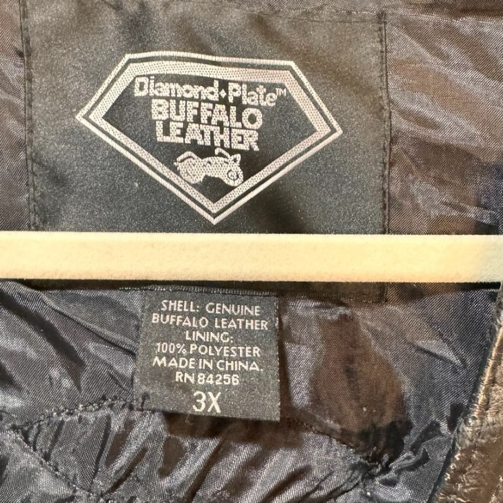 Diamond Plate Buffalo Leather EUC Motorcycle Vest Men's Hand-Sewn Pebble Grain3X - Picture 3 of 13